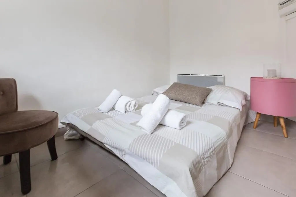 Studio Champs Elysees Apartment